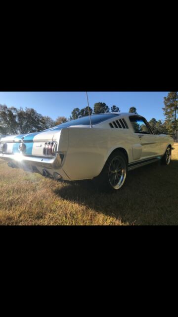 Ford Mustang 1965 image number 2