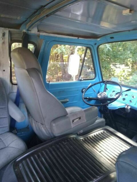 Ford Econoline Van 1966 image number 10