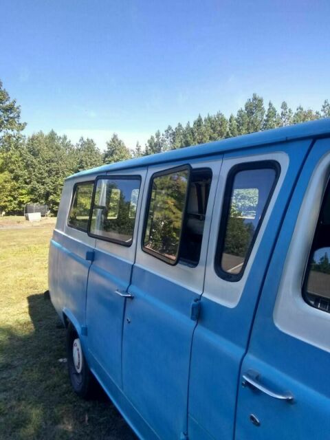 Ford Econoline Van 1966 image number 13