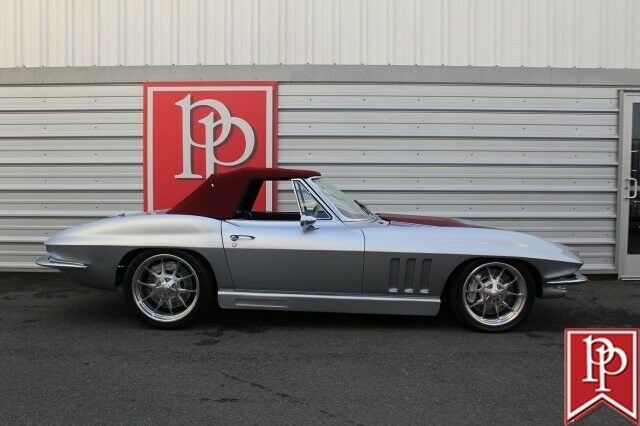 Chevrolet Corvette 1966 image number 17