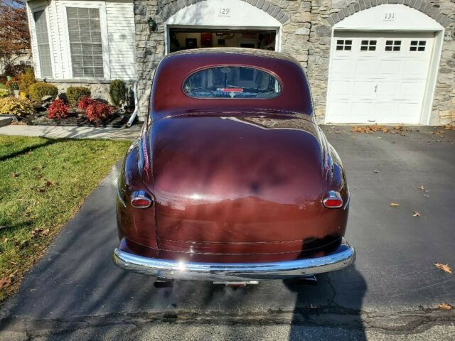 Ford Deluxe 1948 image number 0