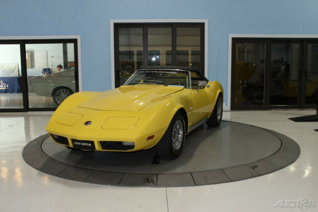 Chevrolet Corvette Convertible 1974 image number 0