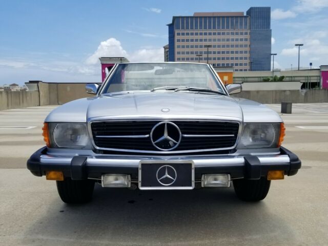 Mercedes-Benz SL-Class 1977 image number 25