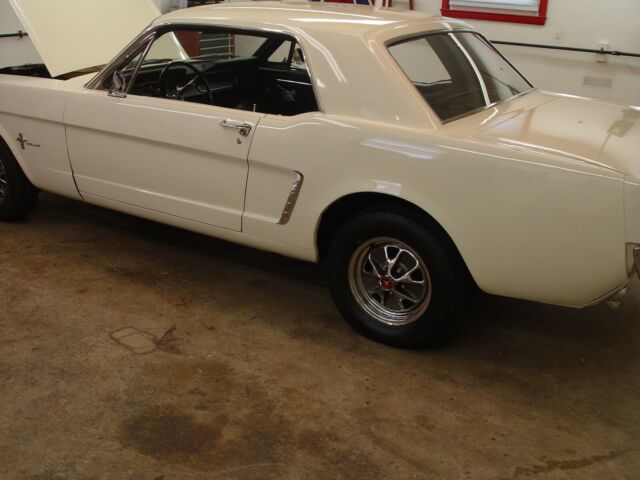 Ford Mustang 1965 image number 0