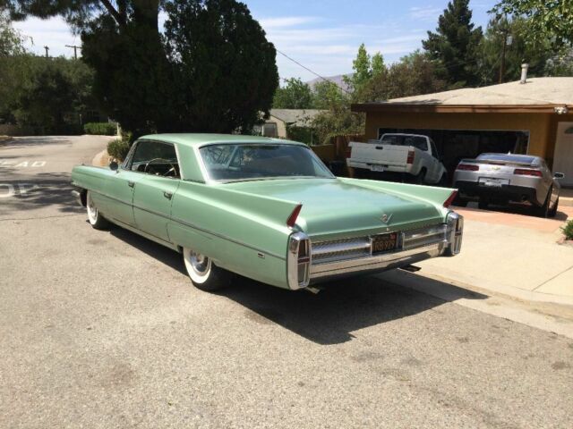 Cadillac DeVille 1963 image number 2