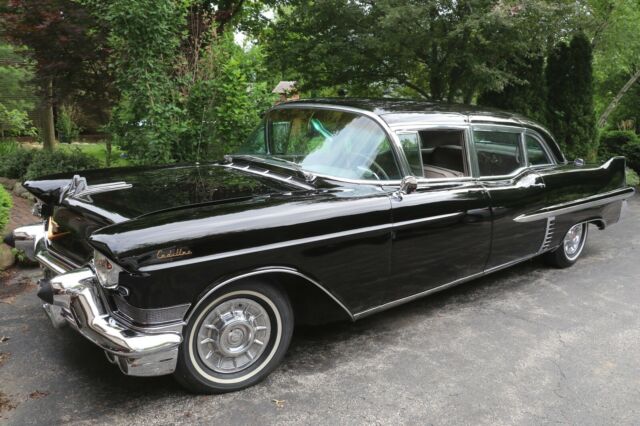 Cadillac Fleetwood 1957 image number 12