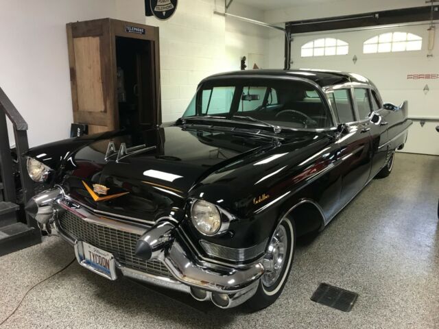 Cadillac Fleetwood 1957 image number 2