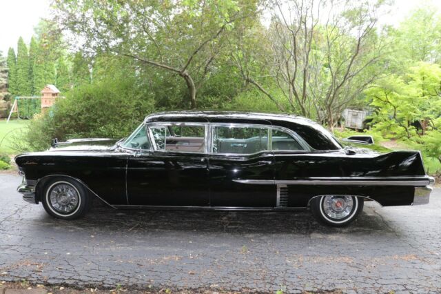 Cadillac Fleetwood 1957 image number 27