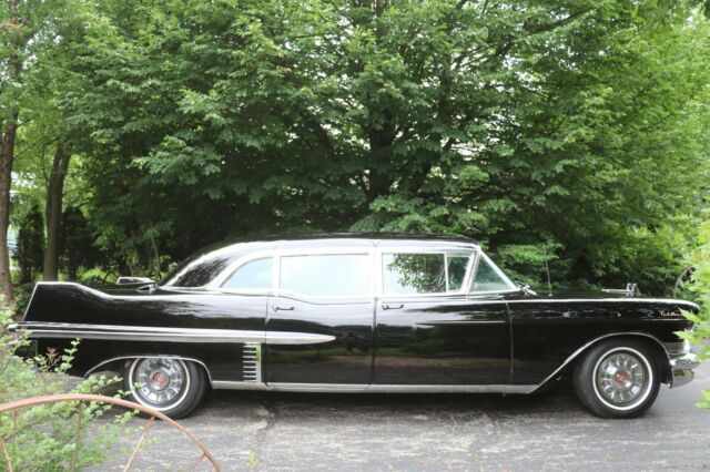 Cadillac Fleetwood 1957 image number 29