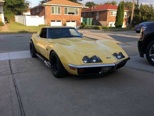 Chevrolet Corvette 1972 image number 16