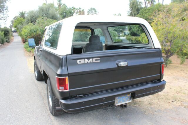 GMC Jimmy 1973 image number 16