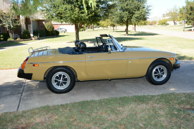 MG MGB 1976 image number 2