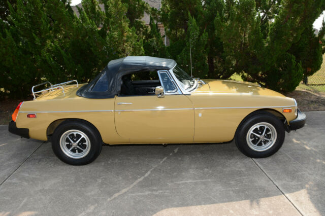 MG MGB 1976 image number 22