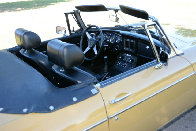 MG MGB 1976 image number 27