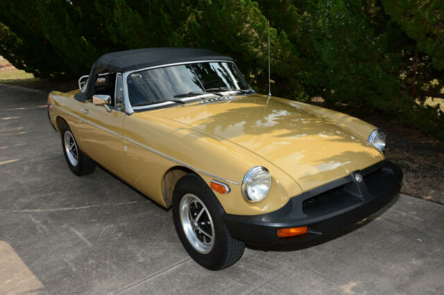 MG MGB 1976 image number 33