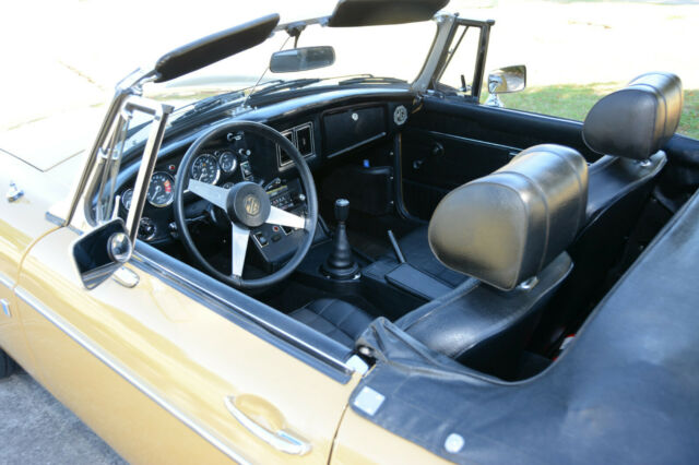 MG MGB 1976 image number 4