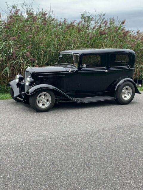 Ford Tudor Sedan 1932 image number 12