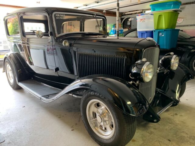 Ford Tudor Sedan 1932 image number 30