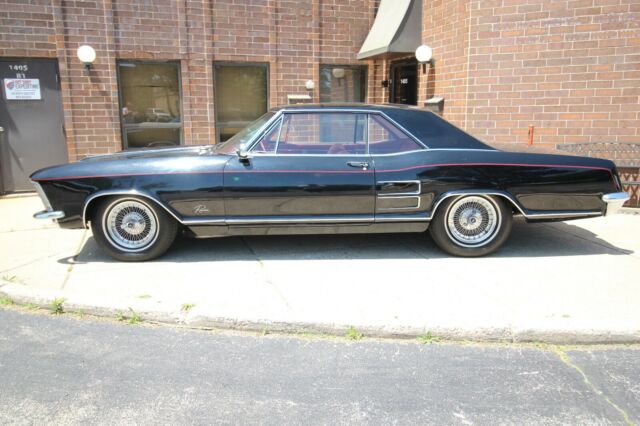 Buick Riviera 1964 image number 2