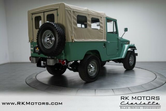 Toyota Land Cruiser 1972 image number 1