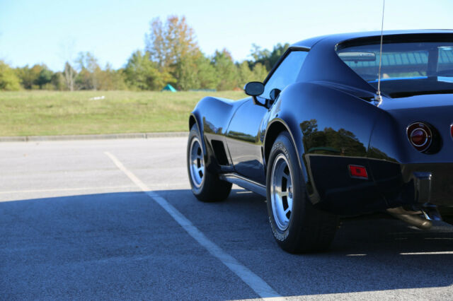 Chevrolet Corvette 1977 image number 27