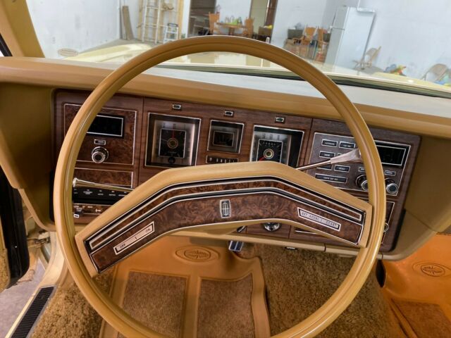 Lincoln Continental 1976 image number 36