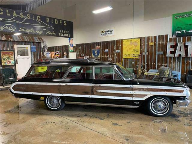 Ford Country Squire Wagon 1964 image number 2