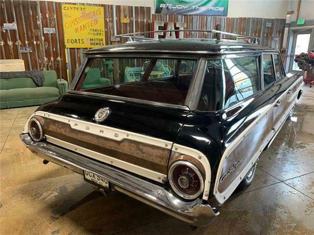 Ford Country Squire Wagon 1964 image number 3