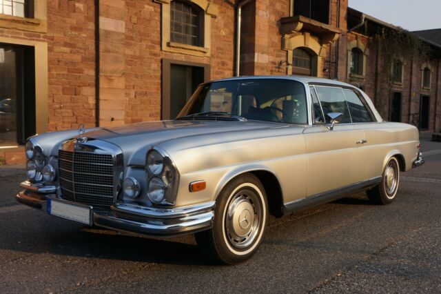 Mercedes-Benz 280SE 1971 image number 18