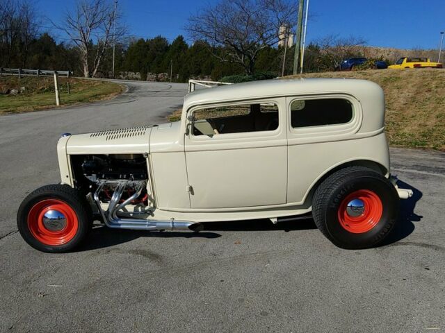 Ford Tudor Sedan 1932 image number 33