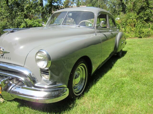 Oldsmobile Eighty-Eight 1949 image number 2