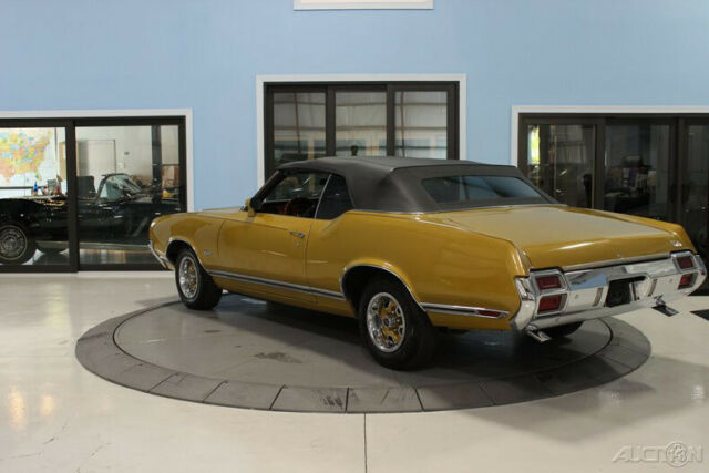 Oldsmobile Cutlass 1971 image number 2