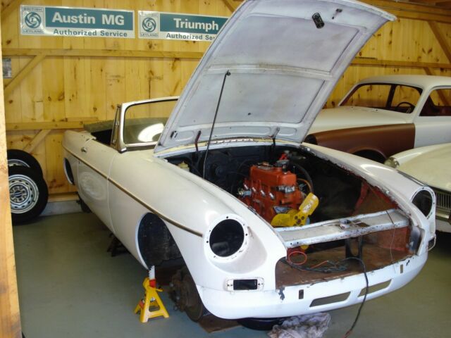 MG MGB 1965 image number 1