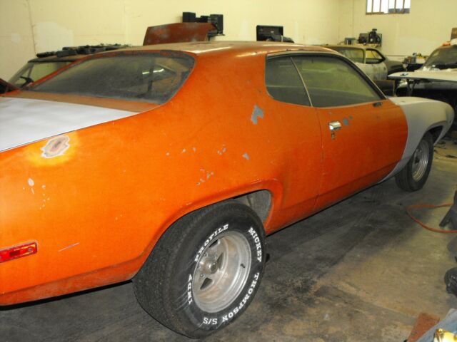 Plymouth Road Runner 1972 image number 23