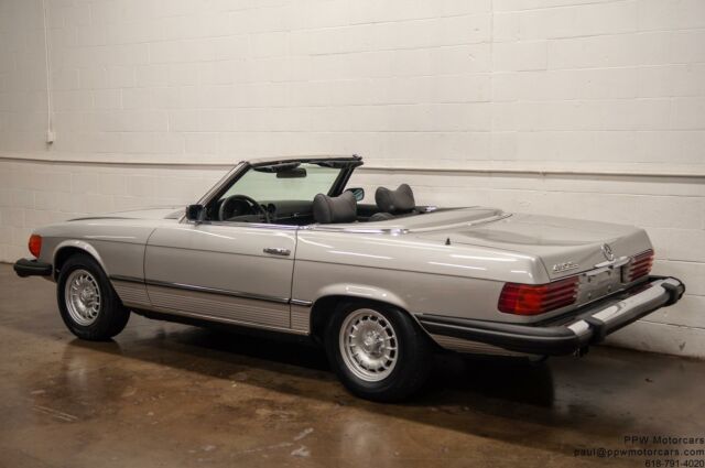 Mercedes-Benz SL-Class 1974 image number 2