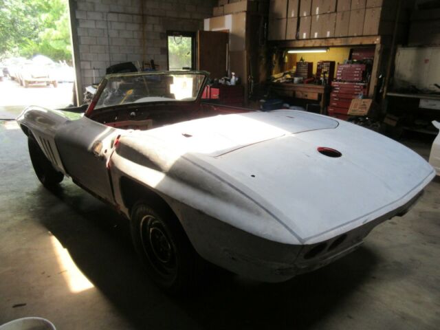 Chevrolet Corvette 1966 image number 22