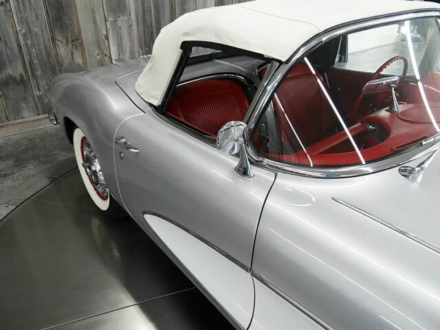 Chevrolet Corvette 1961 image number 19