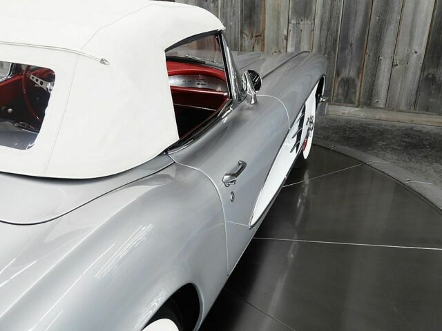 Chevrolet Corvette 1961 image number 22