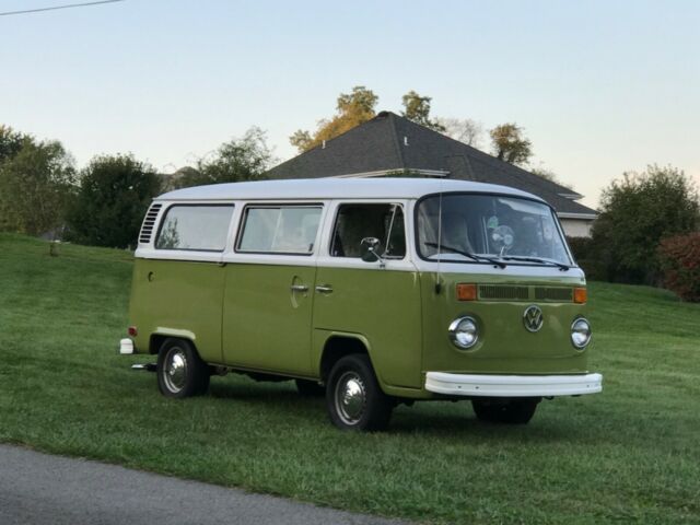 Volkswagen Bus/Vanagon 1977 image number 0