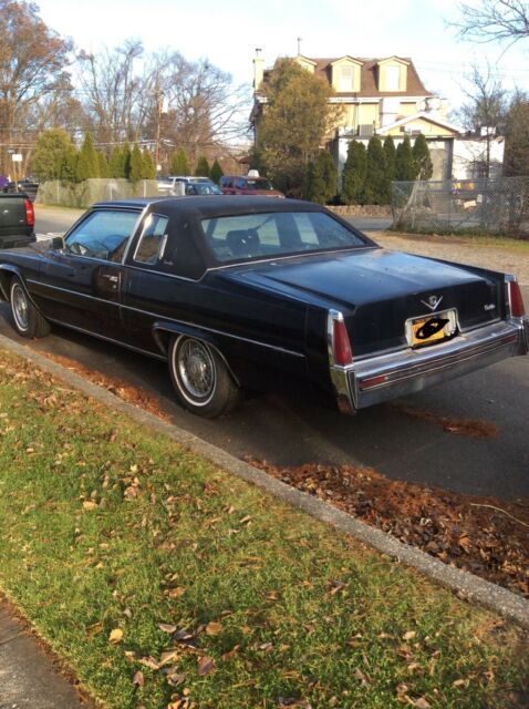 Cadillac DeVille 1977 image number 16