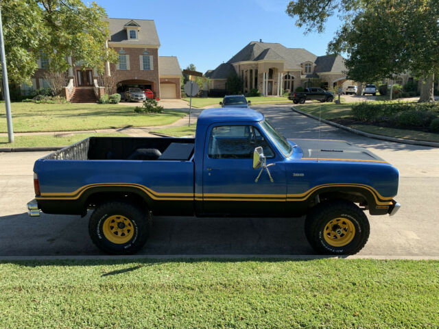 Dodge Power Wagon 1974 image number 25