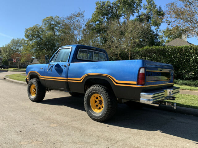 Dodge Power Wagon 1974 image number 36