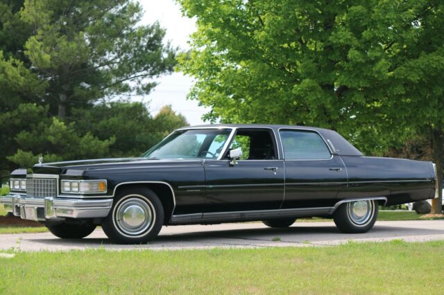 Cadillac Fleetwood 1976 image number 2