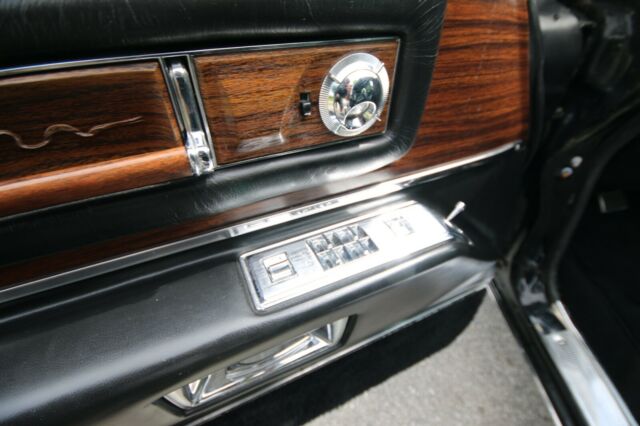 Cadillac Fleetwood 1976 image number 45