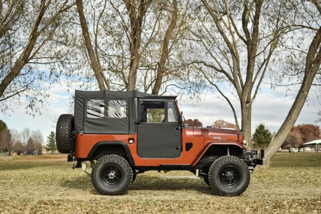 Toyota FJ Cruiser 1963 image number 18