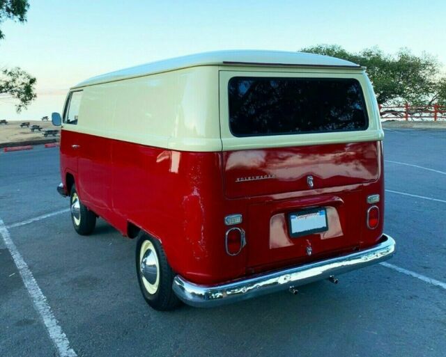 Volkswagen Bus/Vanagon 1968 image number 31