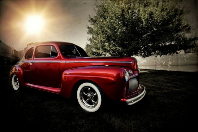 Ford Deluxe 1942 image number 0