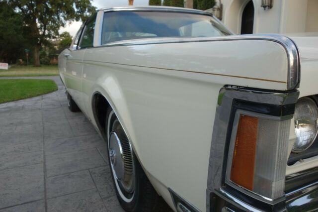 Lincoln Continental 1970 image number 32