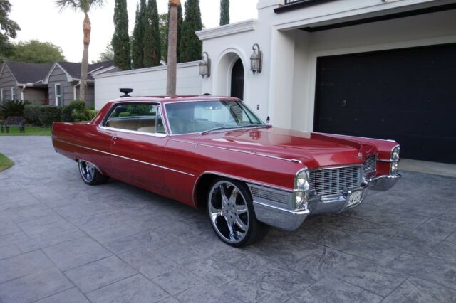 Cadillac DeVille 1965 image number 0