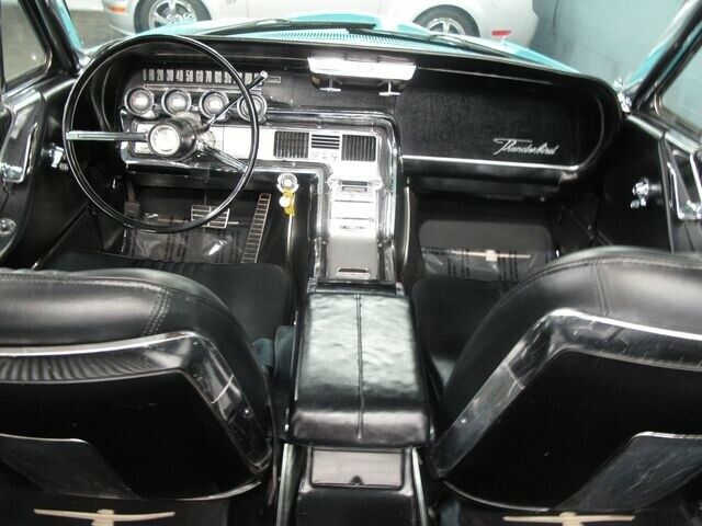 Ford Thunderbird 1964 image number 2